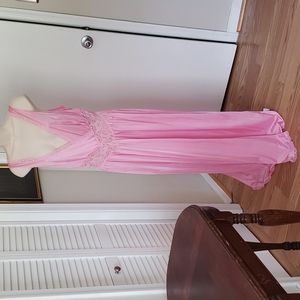 Vintage Gilead Floor Length Pink Nightgown    Size M
